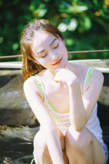 黑人巨大两根一起挤进的视频